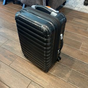 iFly Black Carry On Luggage